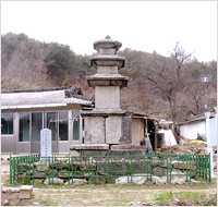 涧芳洞 三层石塔